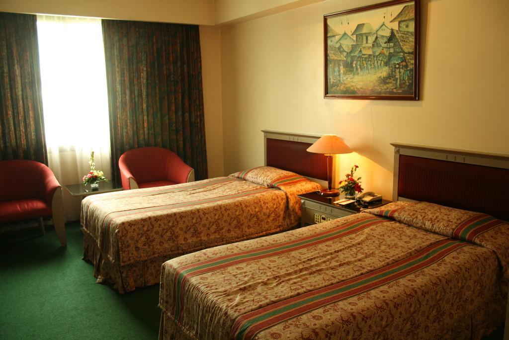 Hotel Royal Merdeka Bandung Exterior photo