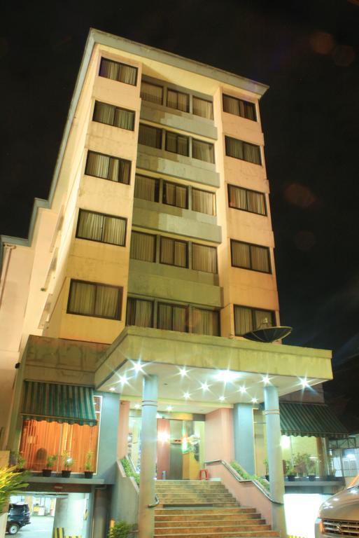 Hotel Royal Merdeka Bandung Exterior photo